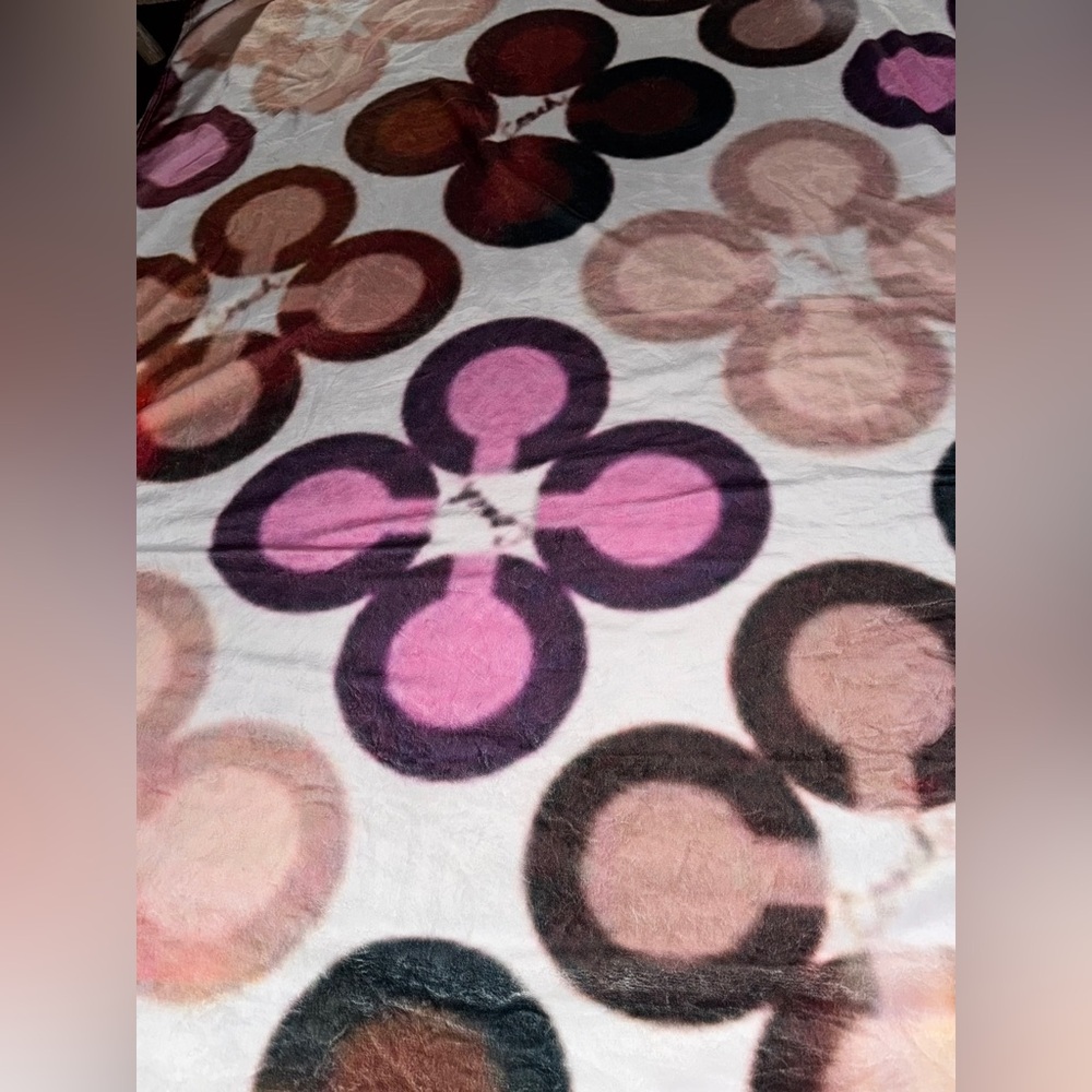 NEW FLOWER MONOGRAM FLEECE BLANKET - Picture 4 of 6
